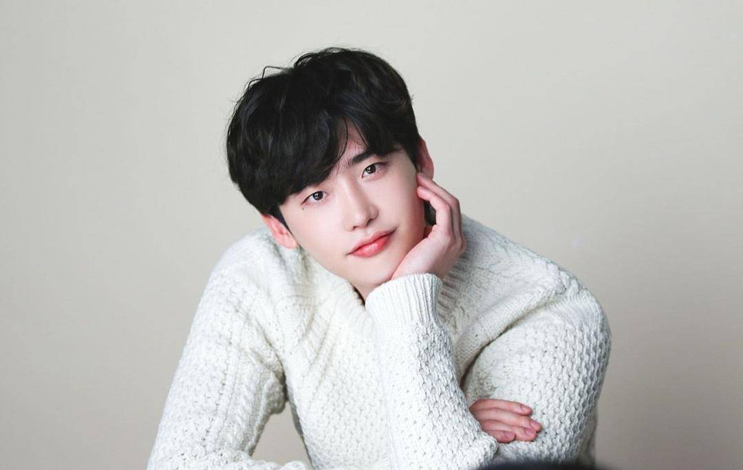 Tak Ikuti Aturan, Lee Jong Suk Dideportasi dari Indonesia, Ada Apa?