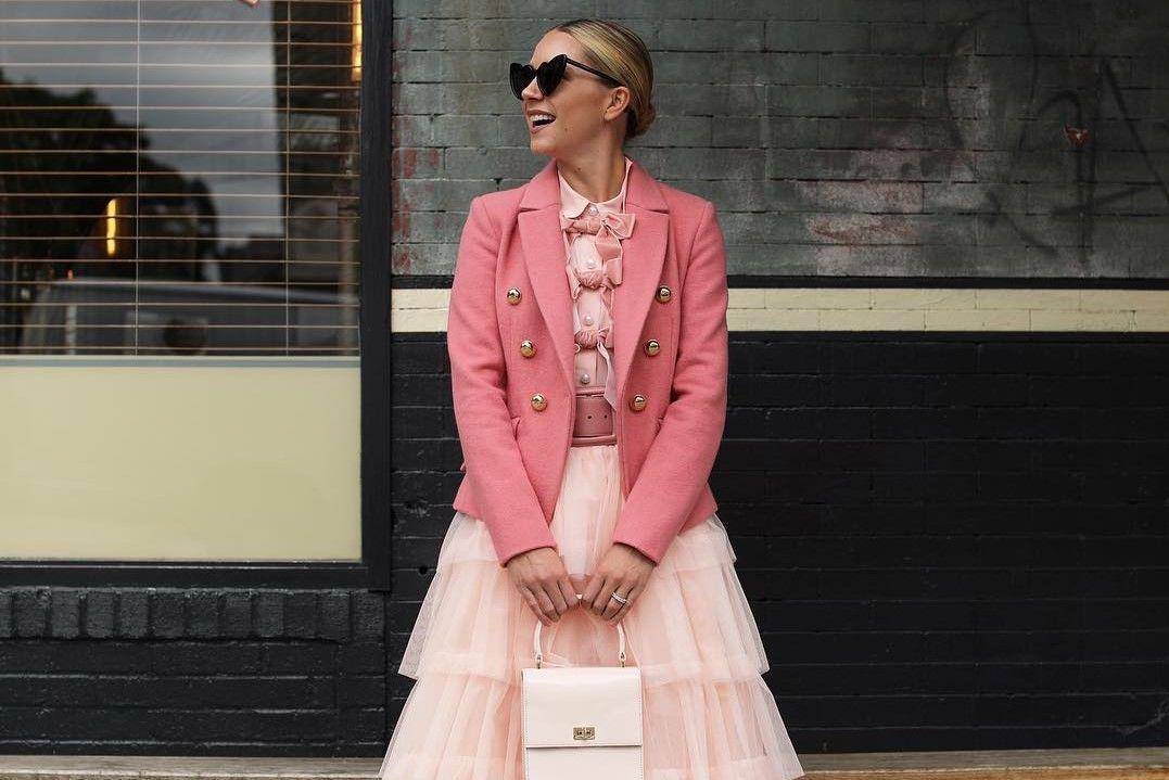 5 Trik Buat Penampilanmu Super Chic Memakai Rok a la Blair Eadie