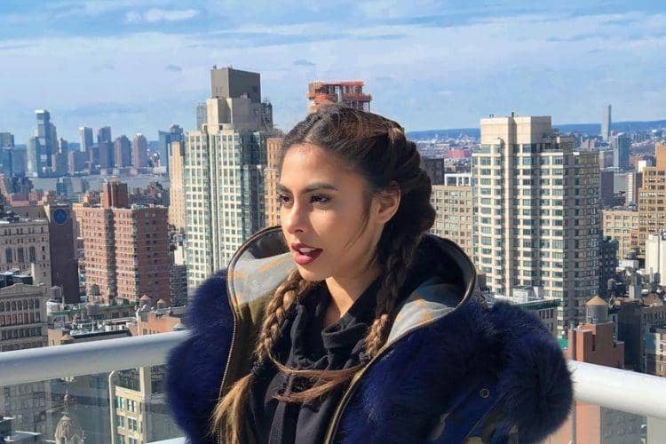 Instagram.com/@valerieethomas