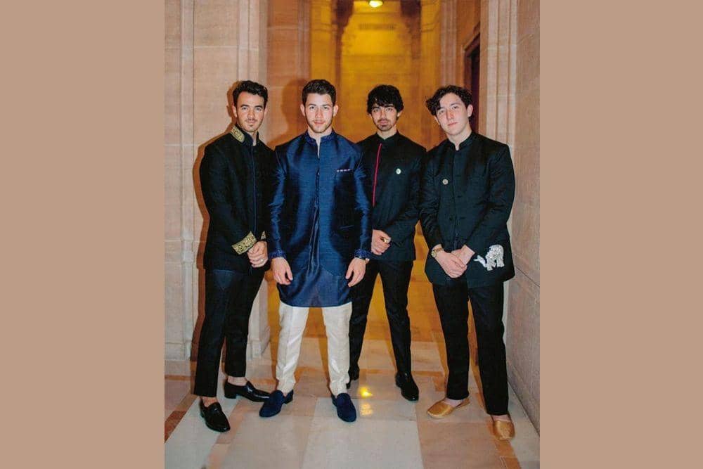 Instagram.com/nickjonas, priyankachopra