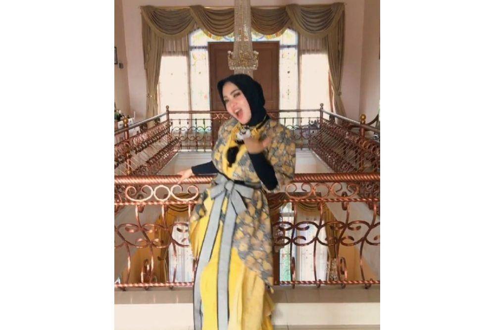 YouTube.com/Princess Syahrini