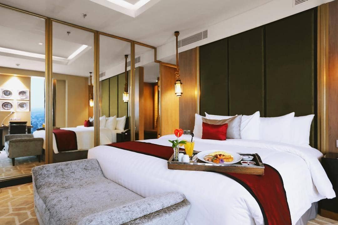 Instagram.com/astonsimatupang