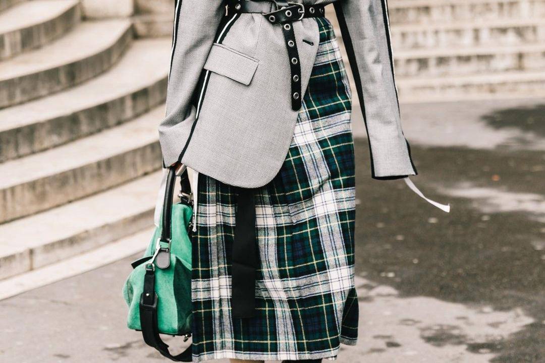 7 Rok Motif Kotak-Kotak Ini Buat Gayamu Sekeren Street Style Star
