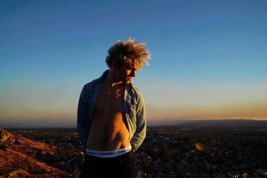 instagram.com/rosslynch