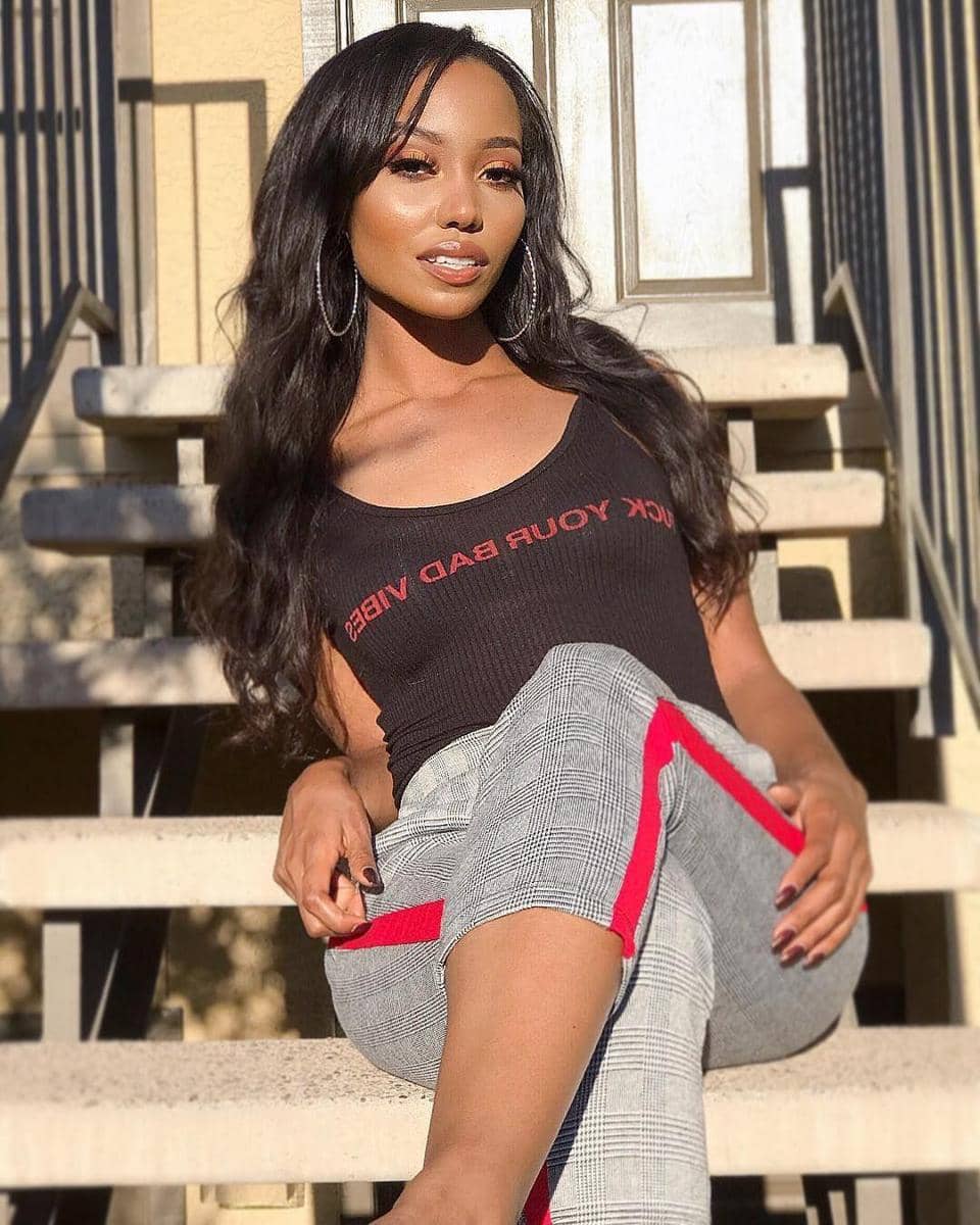 instagram.com/momentarygold