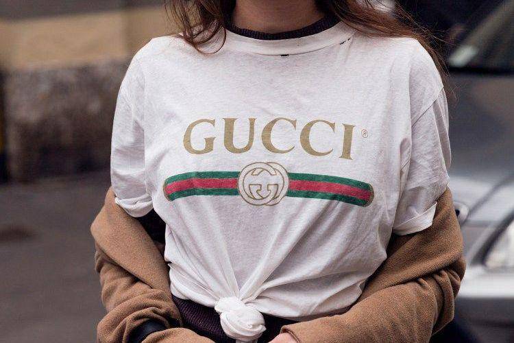 #PopbelaOOTD: Trend T-shirt Desainer yang Statement!
