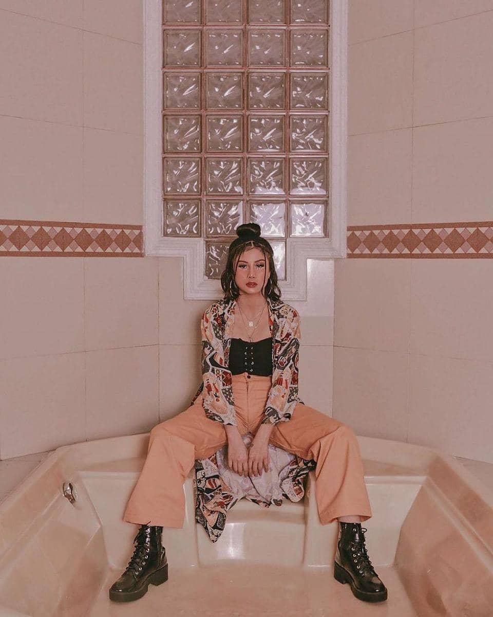 instagram.com/awkarin