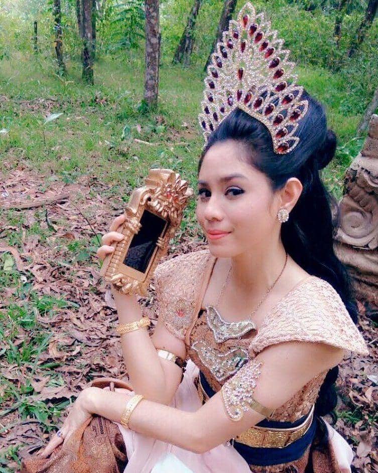 Instagram.com/saphira_indah