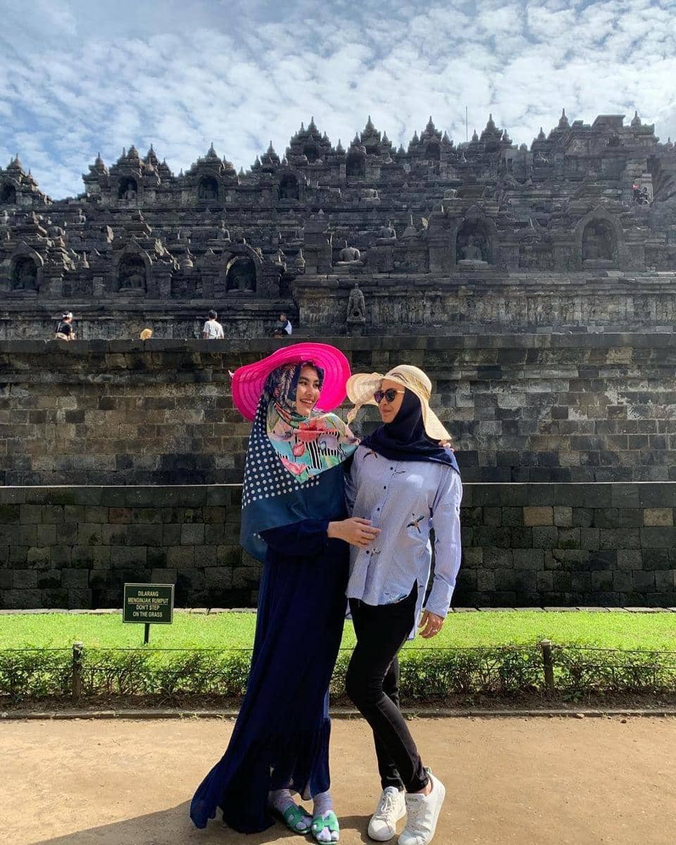 instagram.com/kartikaputriworld