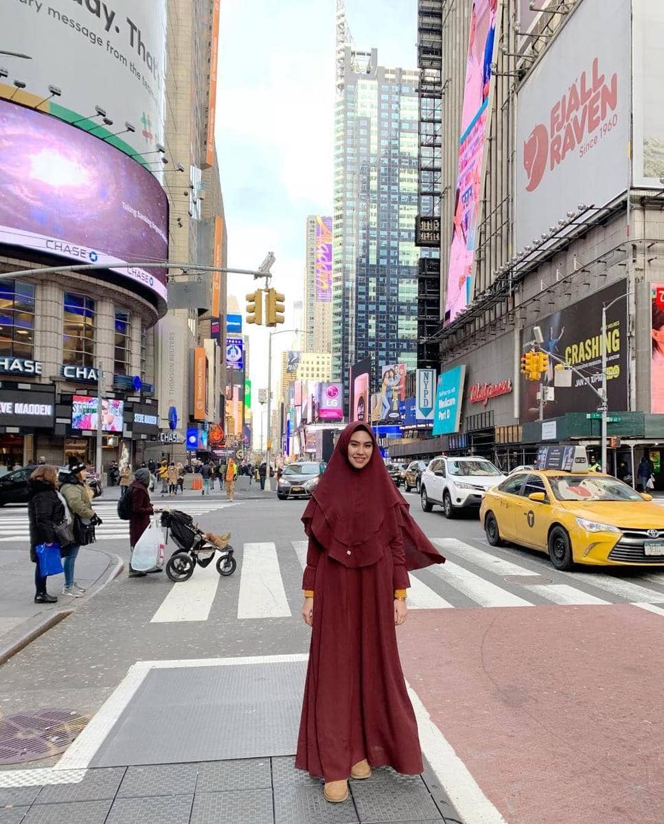 instagram.com/kartikaputriworld