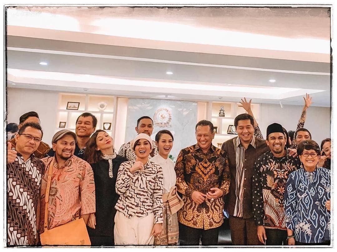 Instagram.com/yunishara36