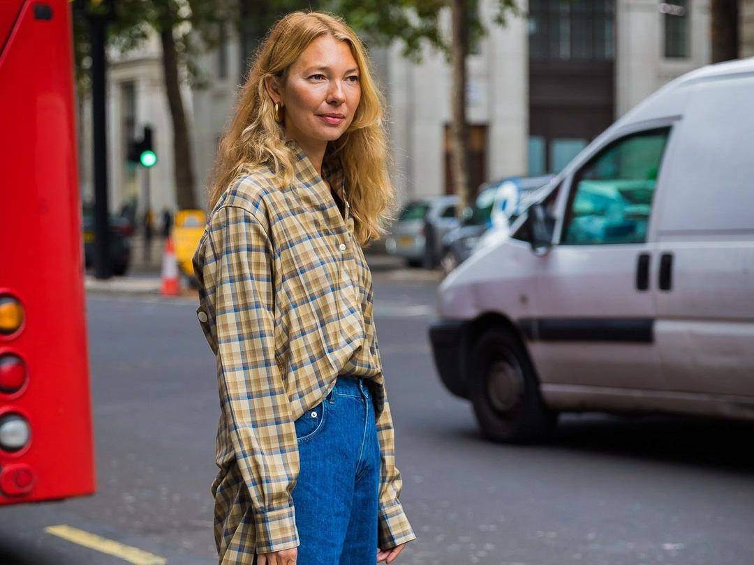Masih Bisa Diandalkan di Tahun 2019, Ini Cara Kenakan Oversized Shirt