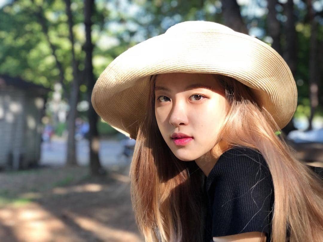 instagram.com/roses_are_rosie