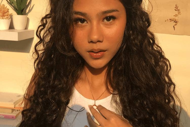 instagram.com/@cakecaine