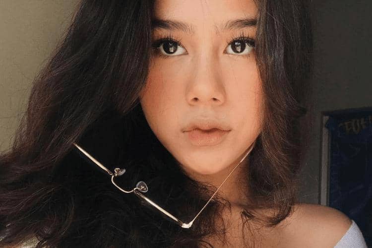 instagram.com/@cakecaine