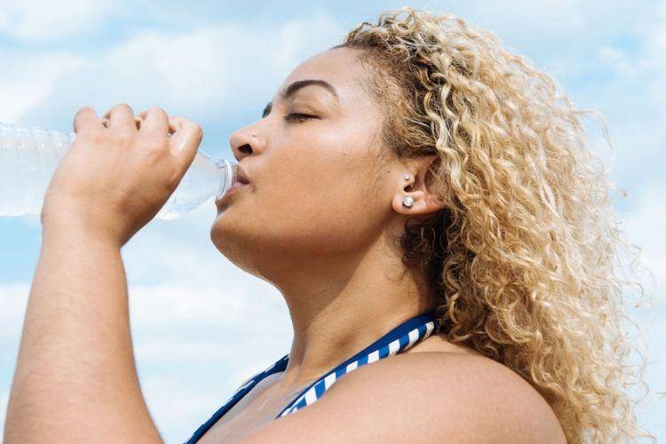 5 Tips agar Minum Air Putih Jadi Lebih Menyenangkan