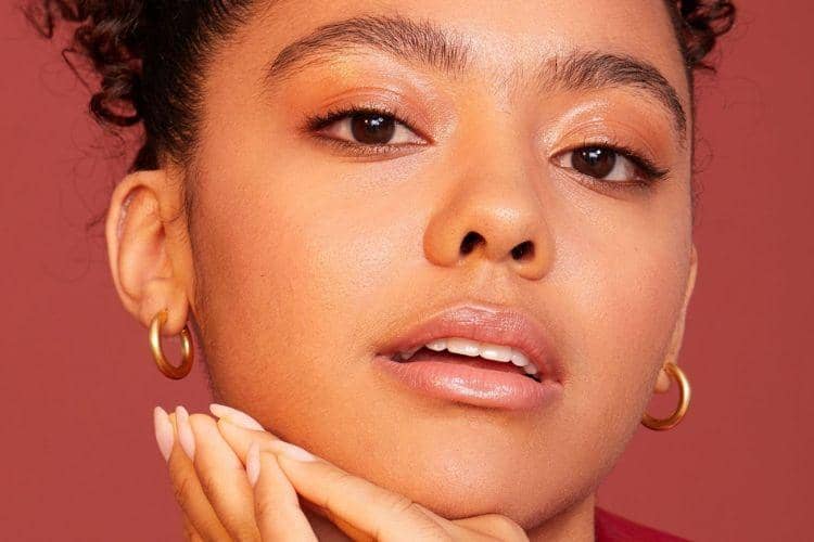 cara menghilangkan bekas jerawat/refinery29.com