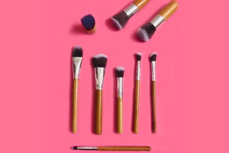 Biar Kamu Nggak Bingung, Ini Dia Macam-Macam Kuas Makeup dan Fungsinya