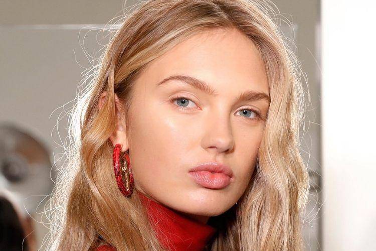 7 Tips Memilih Makeup untuk Kulit Berjerawat 