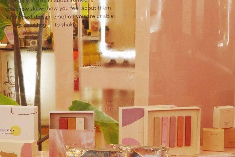 Popbela.com/ Rollover Reaction