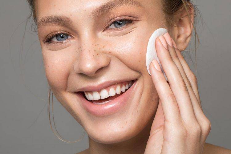 Kulit Mulus dengan 5 Rekomendasi Toner untuk Kulit Berjerawat