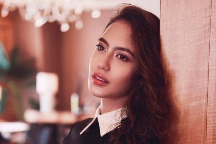 Instagram.com/@pevpearce