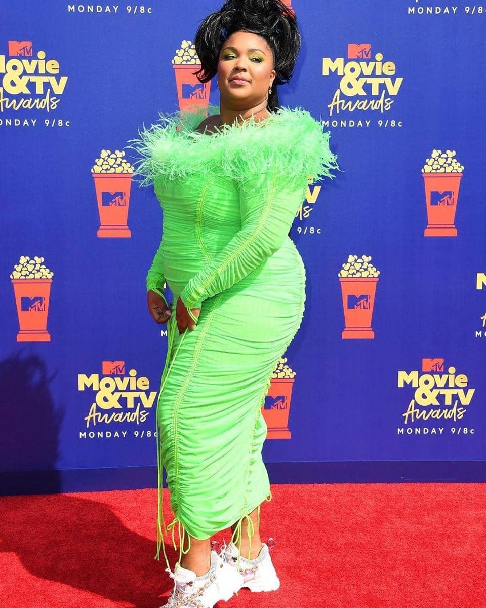 Instagram.com/@lizzobeeating