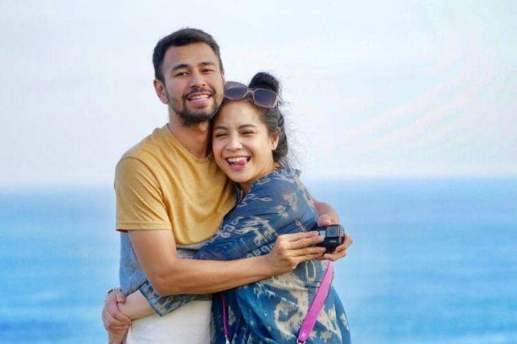 Berlibur Bersama Keluarga, Begini Gaya Makeup & Rambut Nagita Slavina
