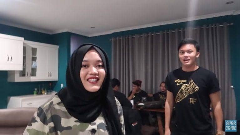 YouTube.com/Putri Delina