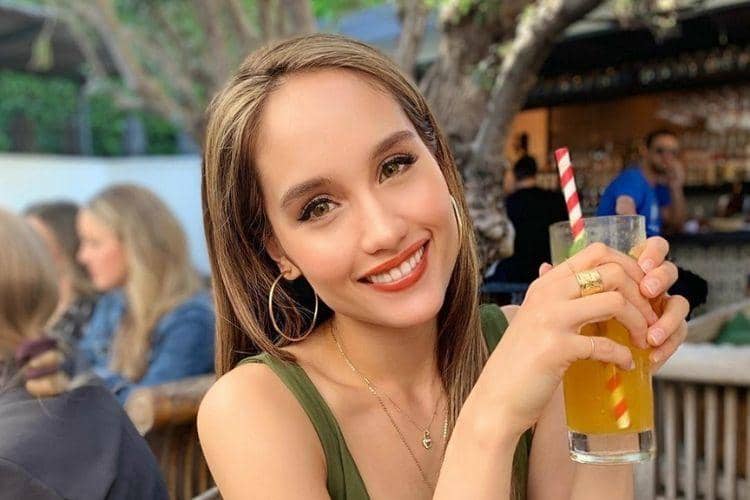 Instagram.com/@claurakiehl