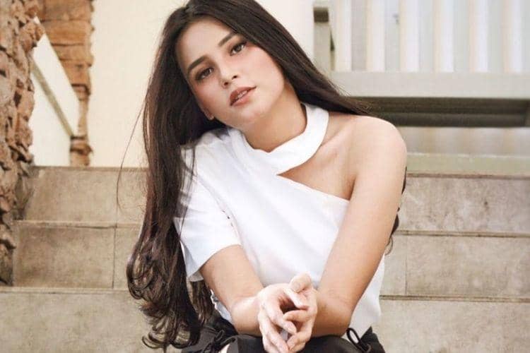 Instagram.com/@yunitasiregar