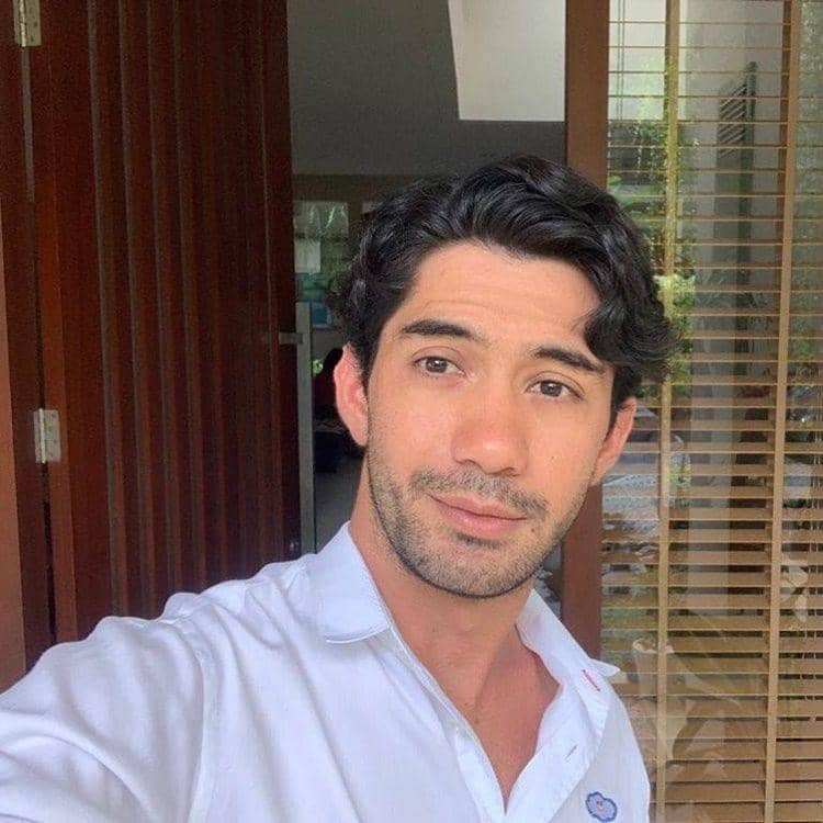 Instagram.com/officialpilarez