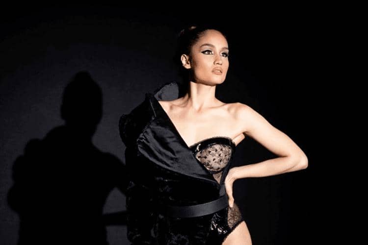 Instagram.com/@claurakhiels