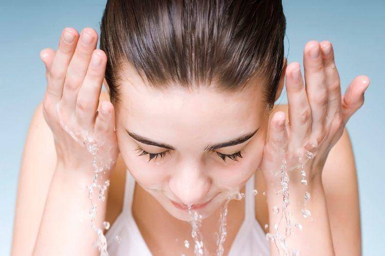 7 Rekomendasi Sabun Cuci Muka untuk Kulit Berjerawat