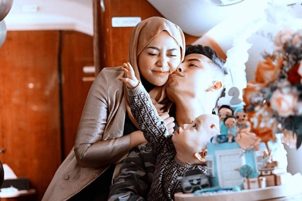 Instagram.com/@rachelvennya