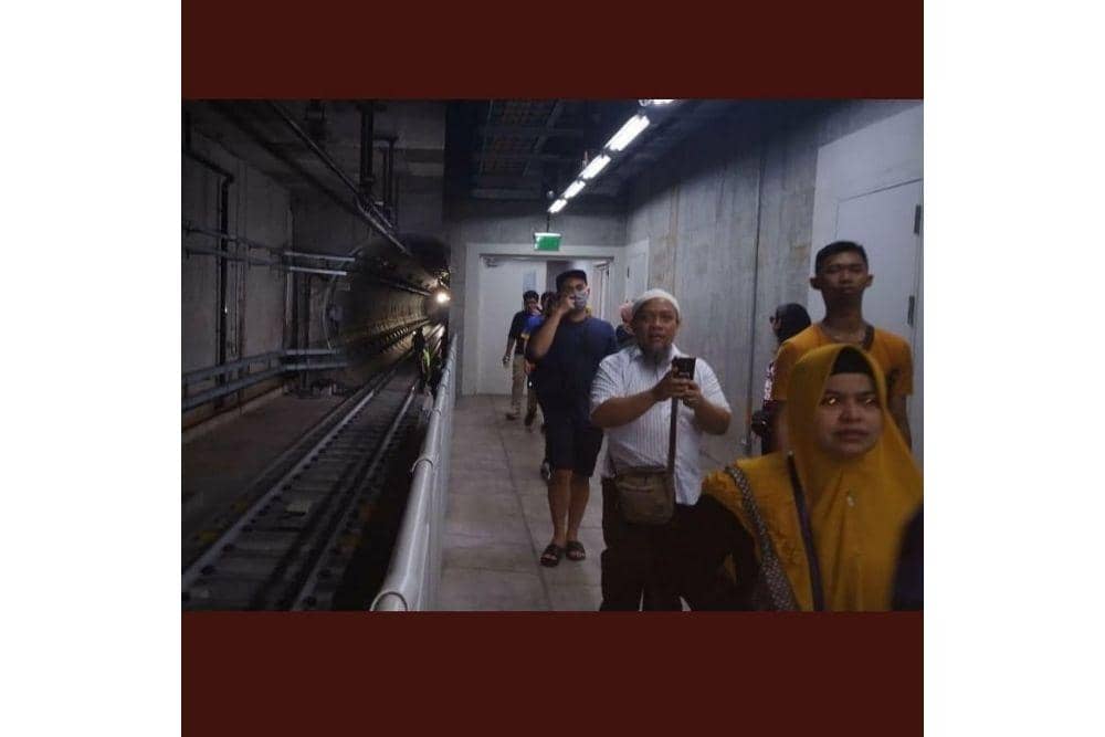 Instagram.com/jakarta.coverbothside