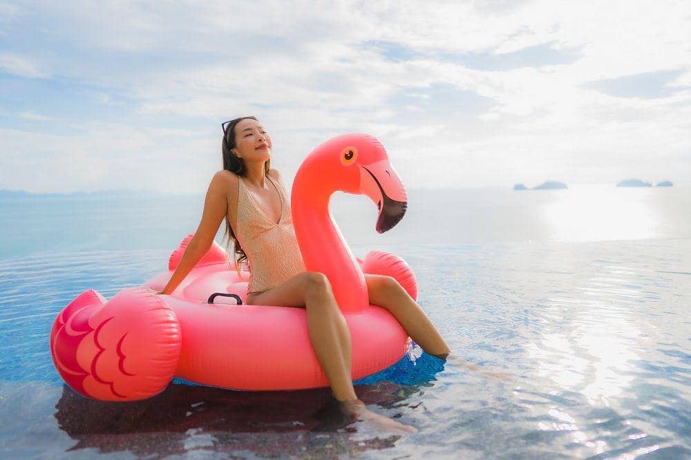 11 'Floating Inflatable' Bikin Foto di Kolam Renang Jadi Instagramable