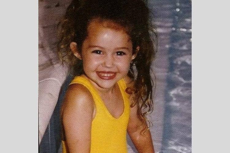 childhoodbiography.com