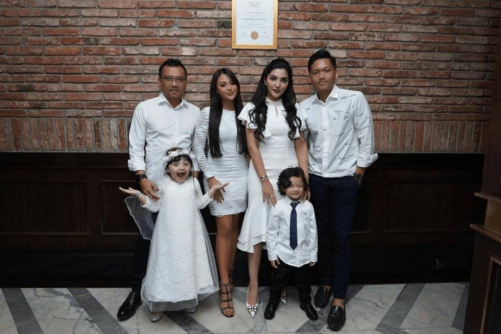 Instagram.com/@aurelie.hermansyah