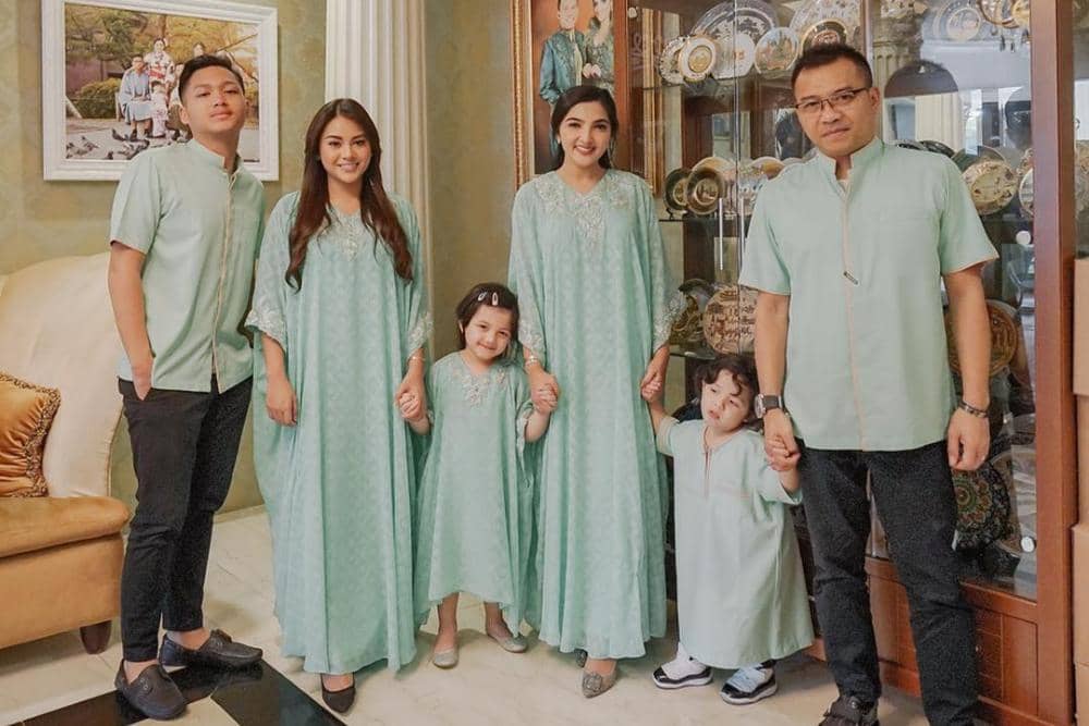 Instagram.com/@aurelie.hermansyah