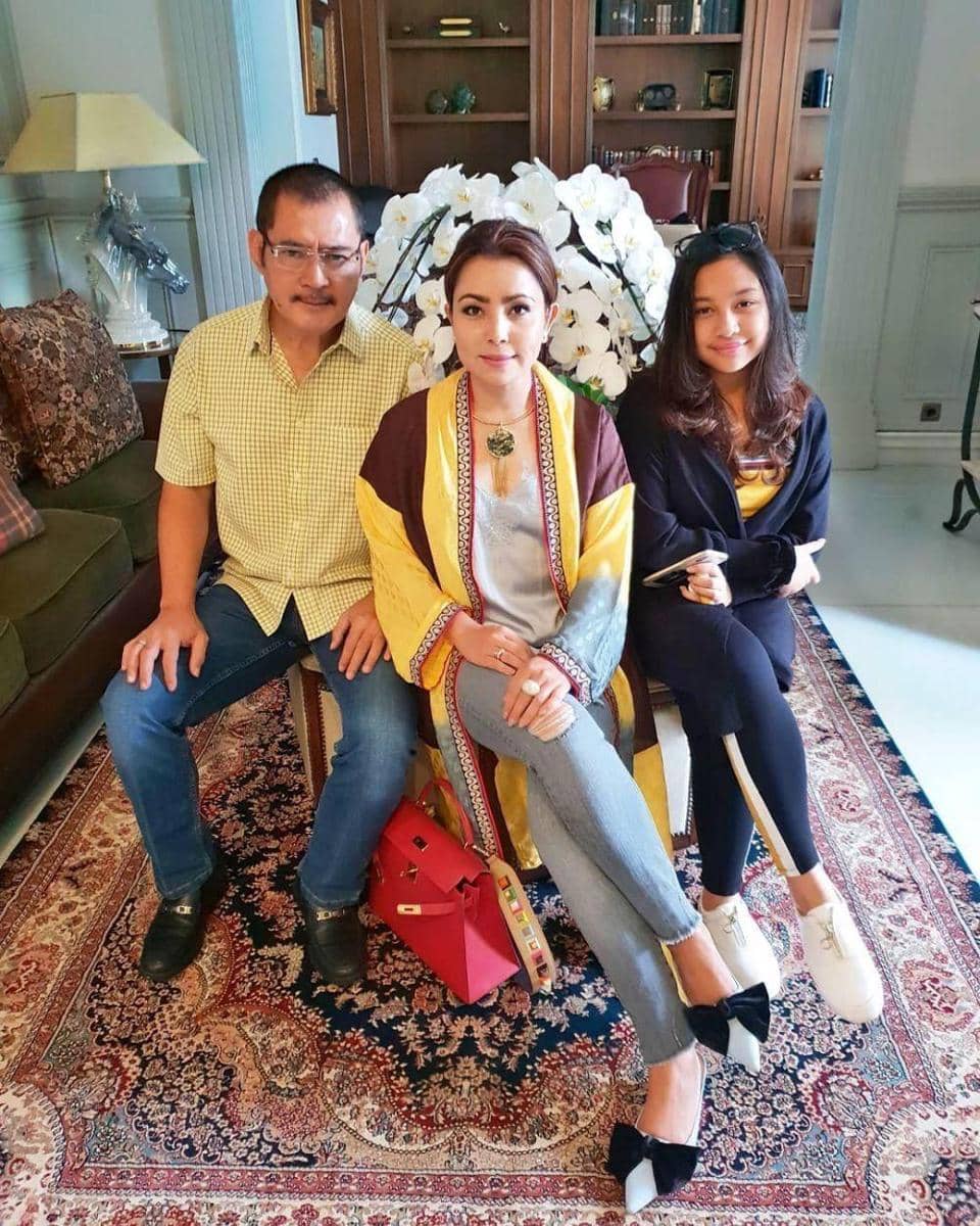 Instagram.com/mayangsaritrihatmodjoreal