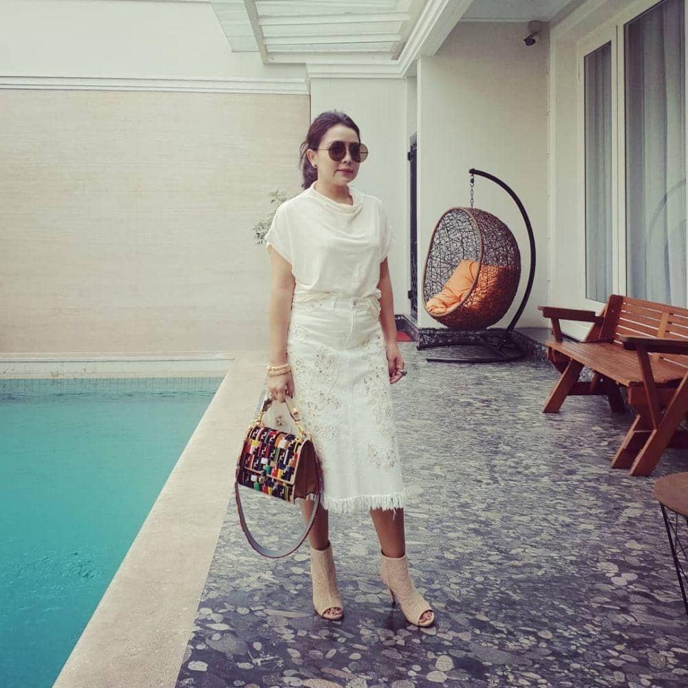 Instagram.com/mayangsaritrihatmodjoreal