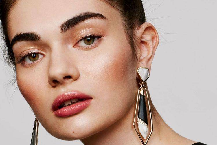 7 Rekomendasi Bedak Tabur Terbaik yang Bikin Wajah Jadi Flawless