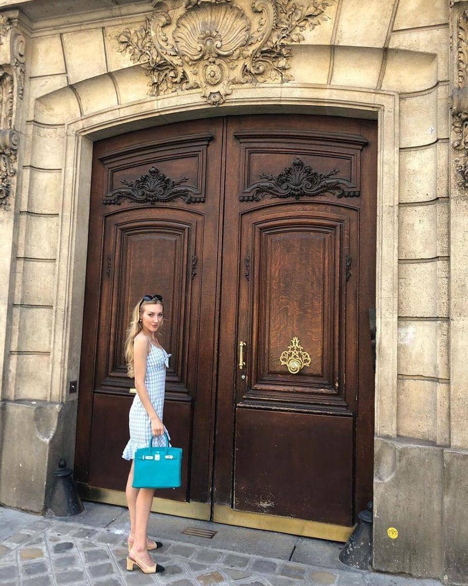 Instagram.com/varshaadhikumoro