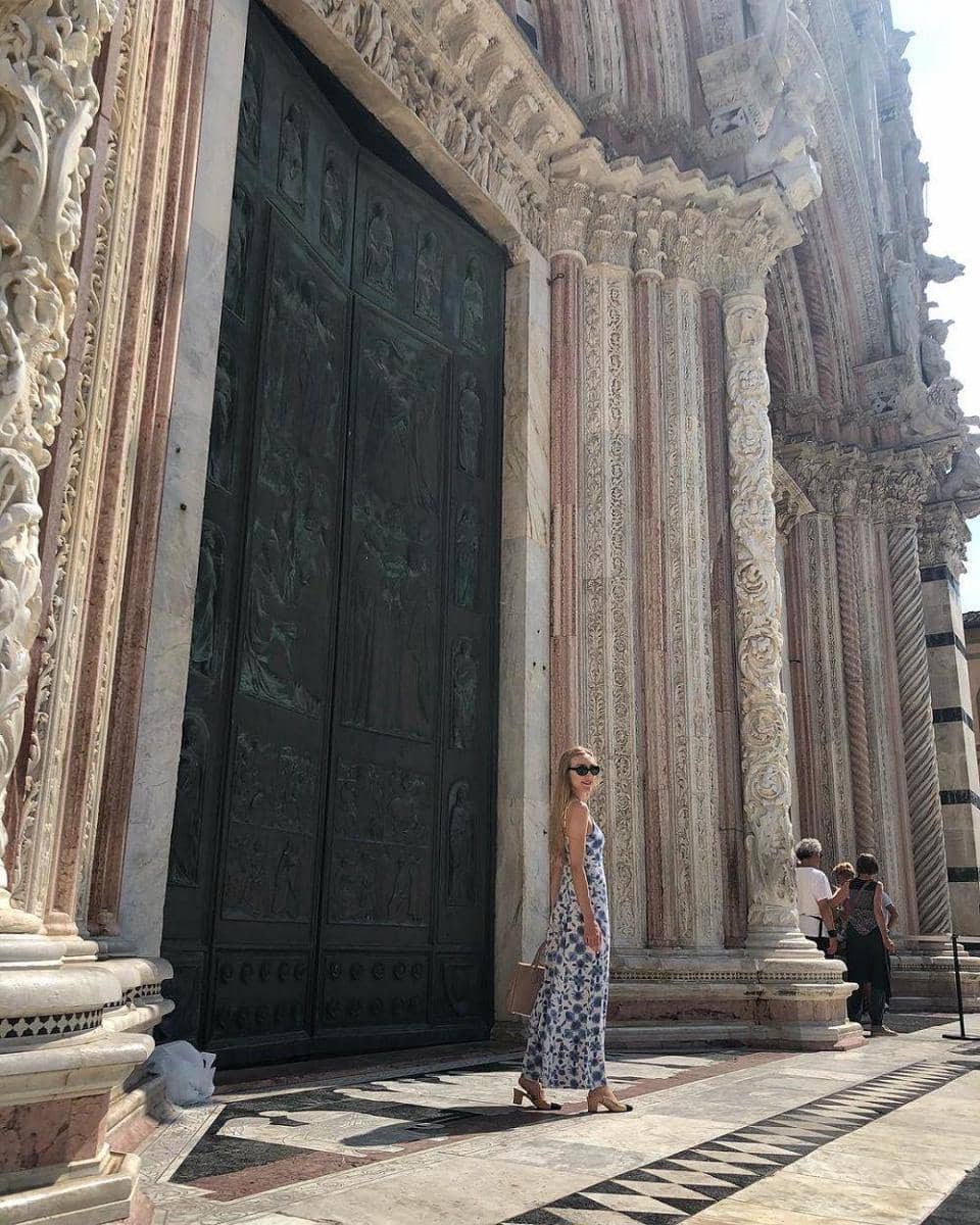 Instagram.com/varshaadhikumoro