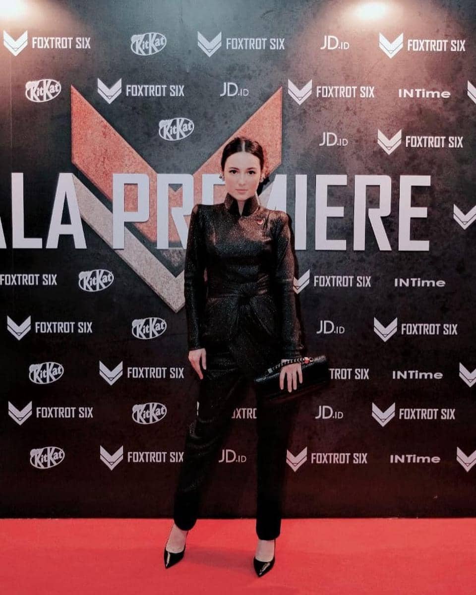 Instagram.com/julstelle