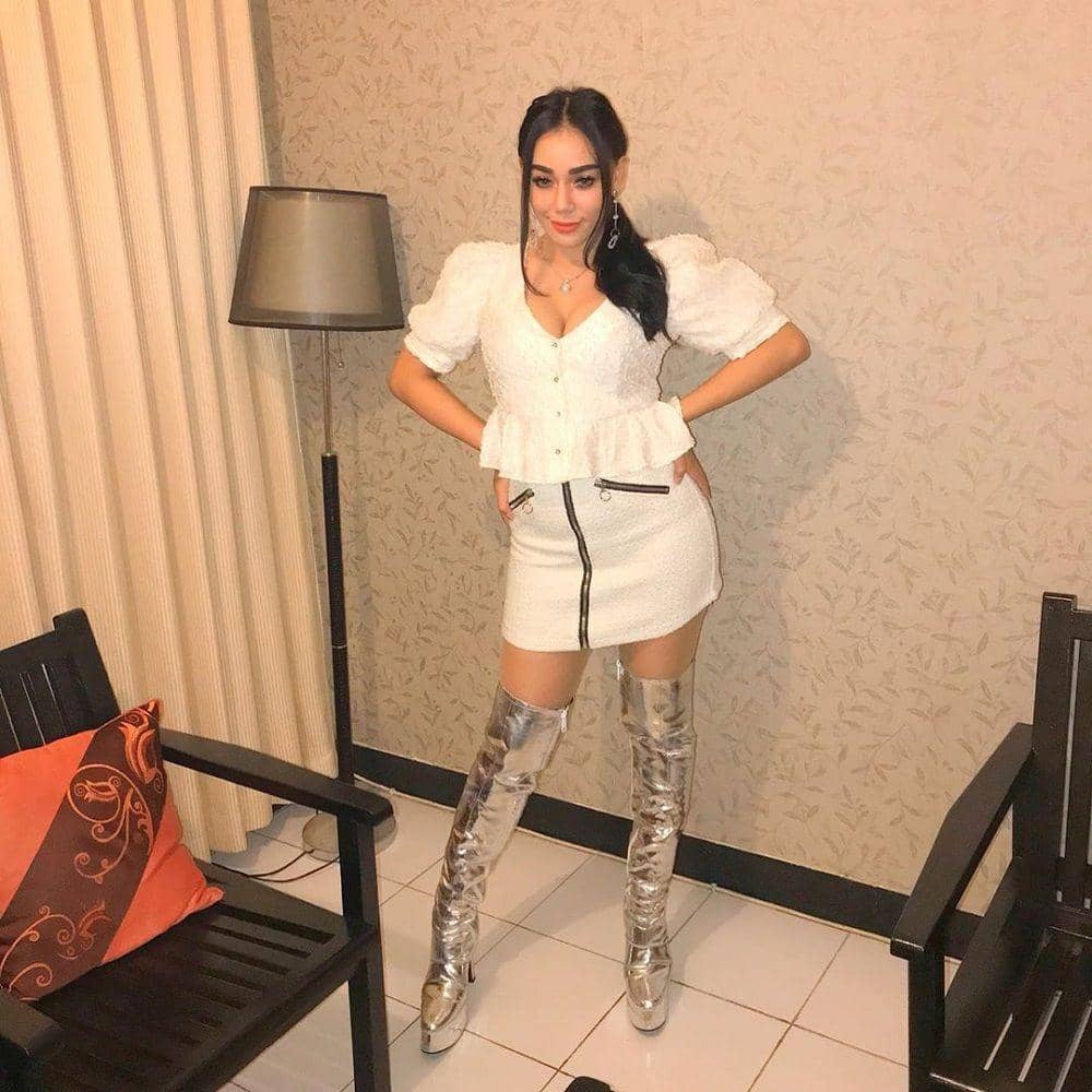 Instagram.coom/bebby_fey