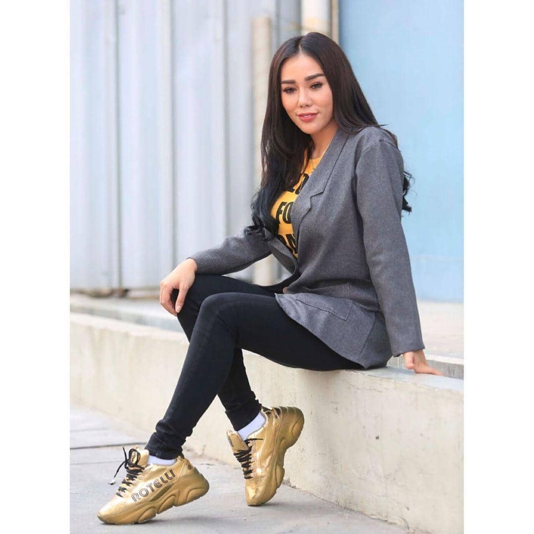 Instagram.coom/bebby_fey