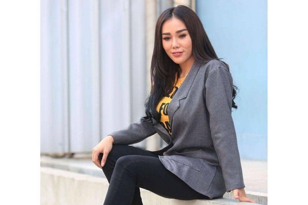 Lagi Ramai Dibicarakan, Ini 5 Potret OOTD DJ Bebby Fey