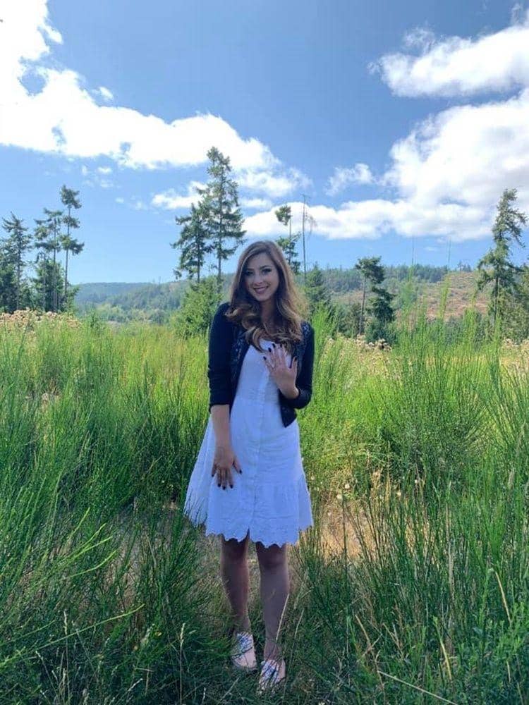 Facebook.com/@Laura Hart Faganello